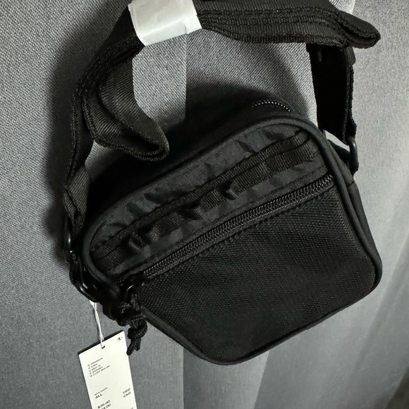 🆕 Urban Outfitters Sling Bag - Picture 2 of 3